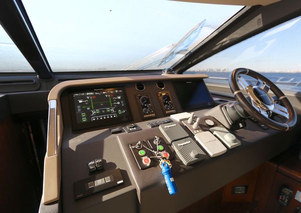 Azimut 72 Flybridge image