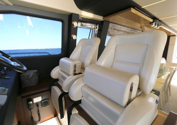 Azimut 72 Flybridge image