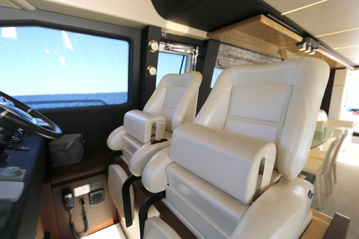 Azimut 72 Flybridge image