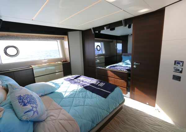 Azimut 72 Flybridge image