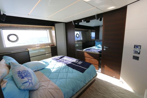 Azimut 72 Flybridge image