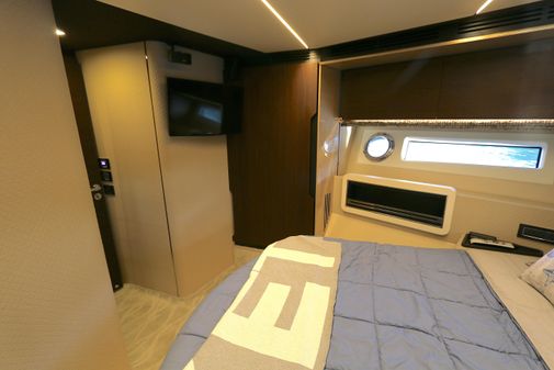 Azimut 72 Flybridge image