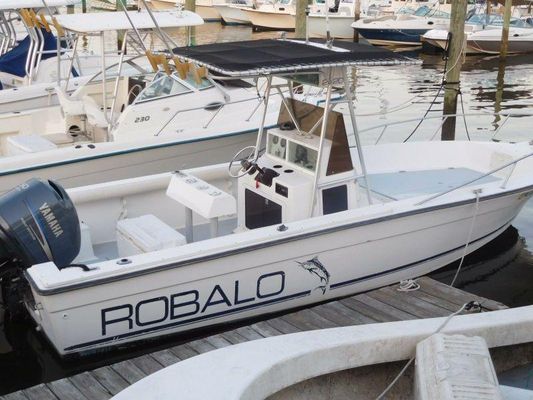 Robalo 230 Center Console - main image