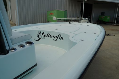 Yellowfin 24 Bay image