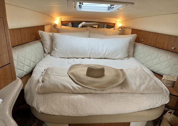 Sea Ray 320 Sundancer image