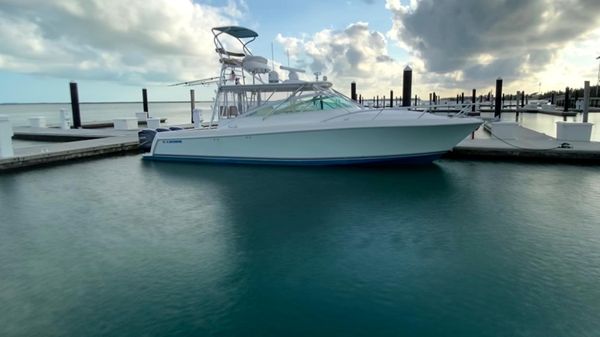 Contender 38 Express