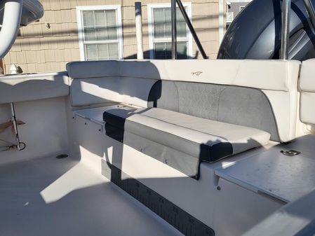 Tidewater 220-LXF-CENTER-CONSOLE image
