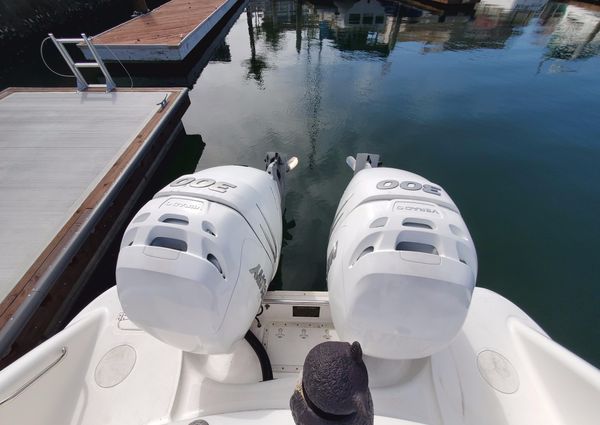Boston Whaler Outrage Center Console image