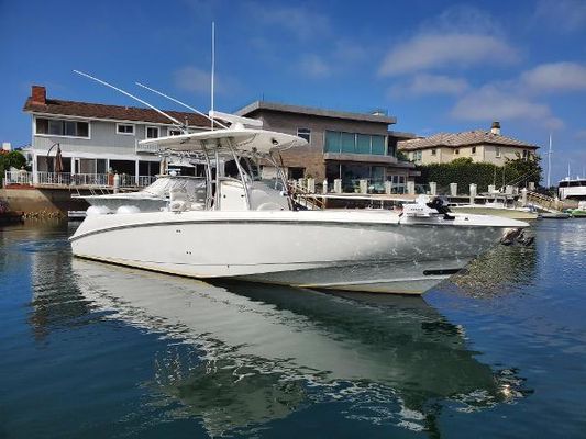 Boston-whaler OUTRAGE-CENTER-CONSOLE - main image