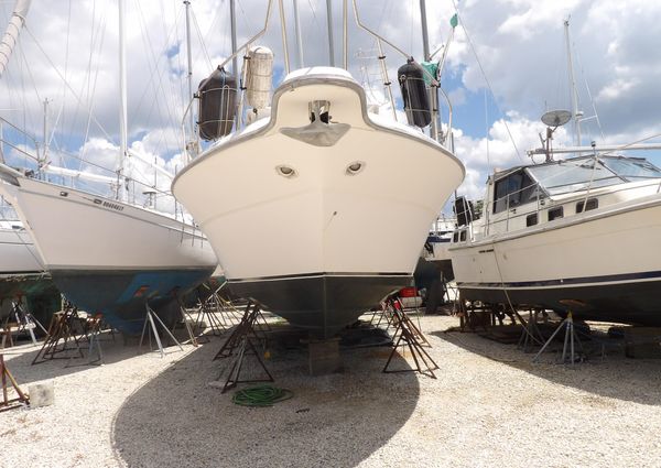 Sea Ray 440 Aft Cabin image