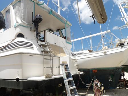 Sea Ray 440 Aft Cabin image