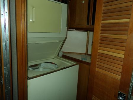 Sea Ray 440 Aft Cabin image