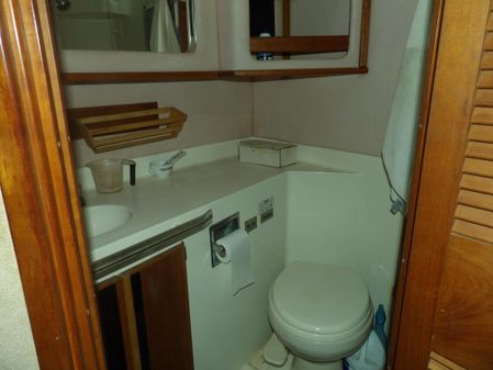 Sea Ray 440 Aft Cabin image