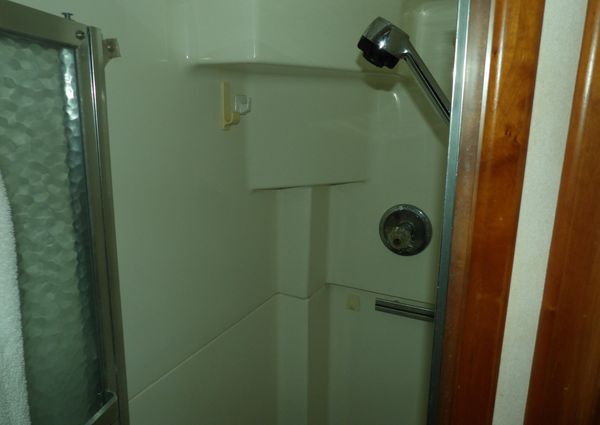 Sea Ray 440 Aft Cabin image