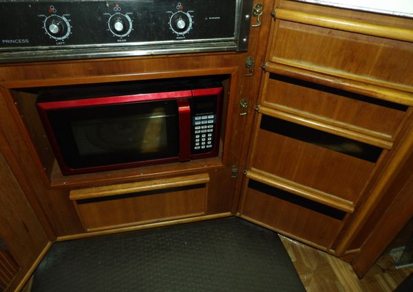 Sea Ray 440 Aft Cabin image