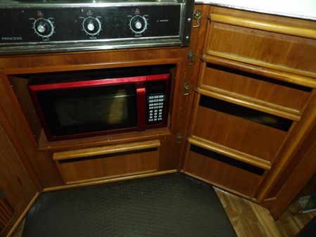 Sea Ray 440 Aft Cabin image