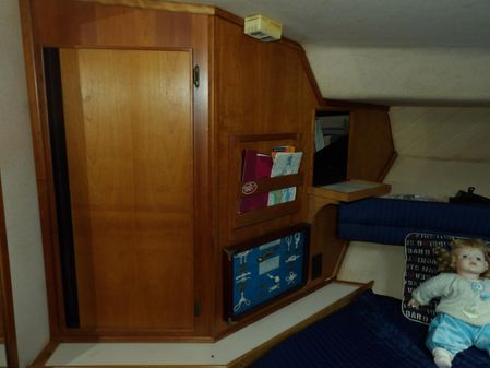 Sea Ray 440 Aft Cabin image