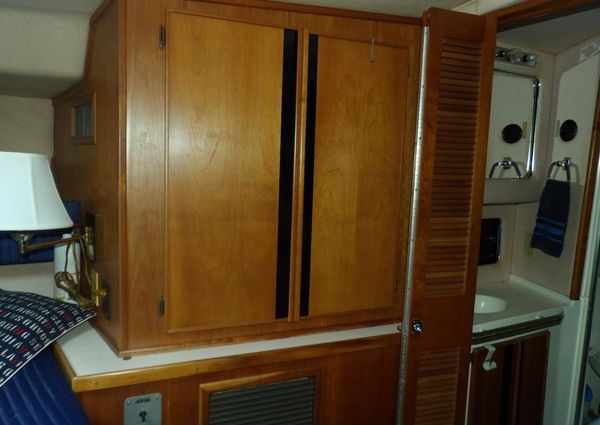 Sea Ray 440 Aft Cabin image