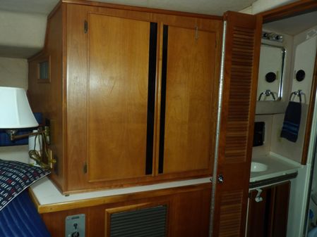 Sea Ray 440 Aft Cabin image