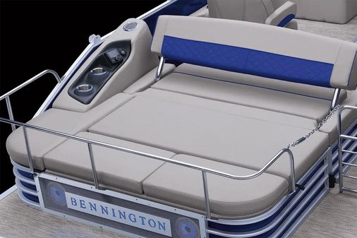 Bennington L-LINE image