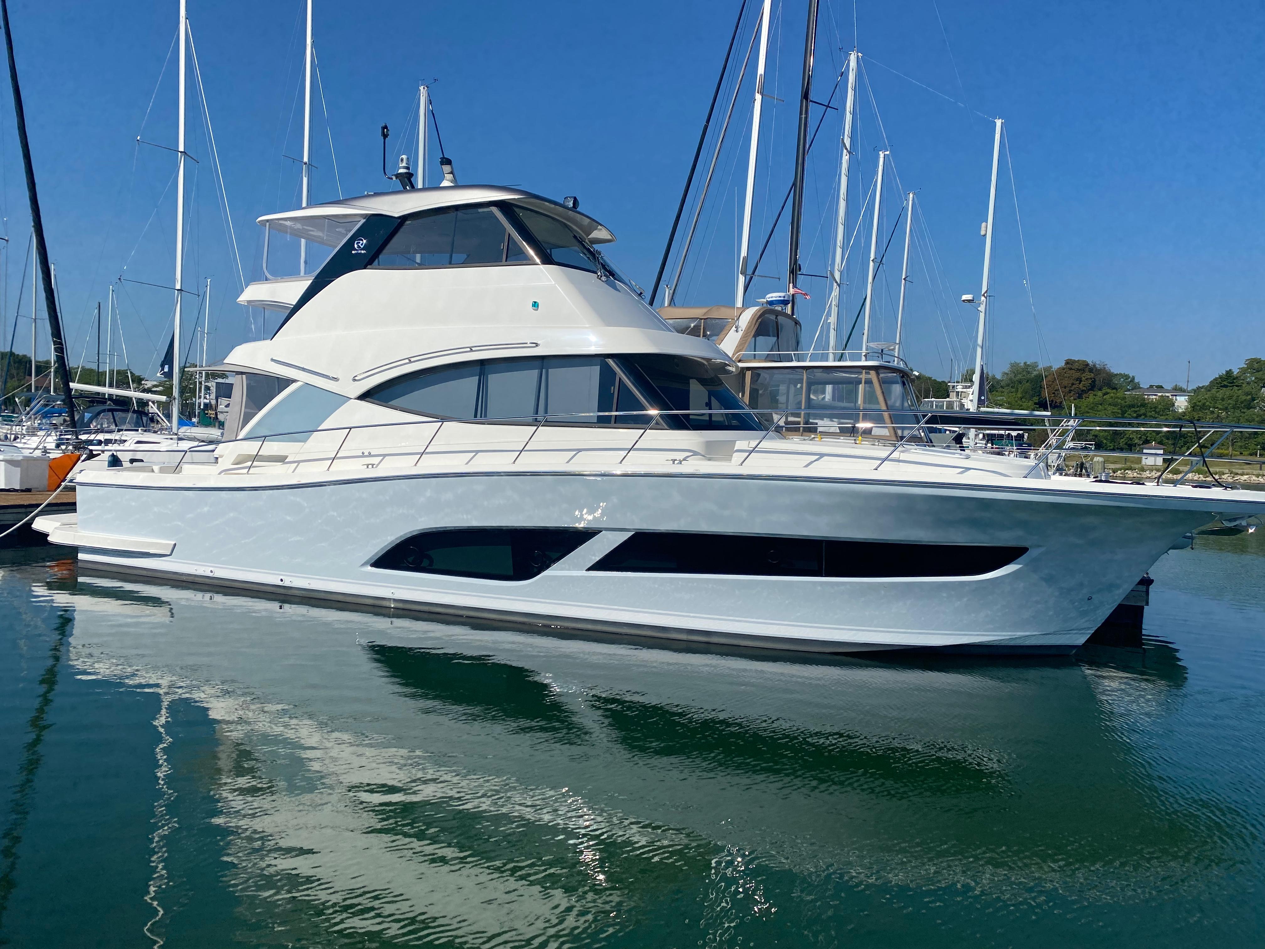 Used sale motor yachts