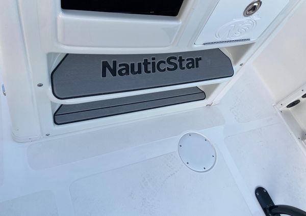 NauticStar 2102 Legacy image
