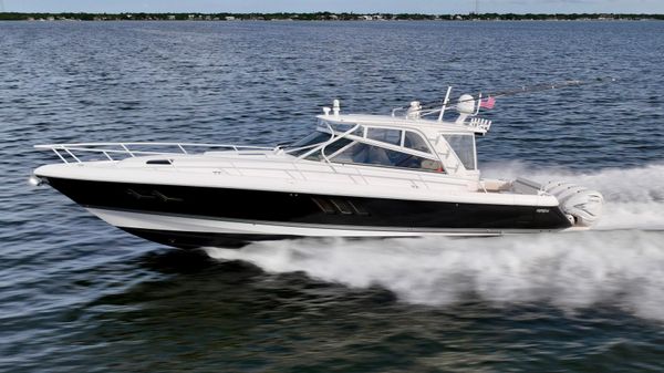 Intrepid 475 Sport Yacht