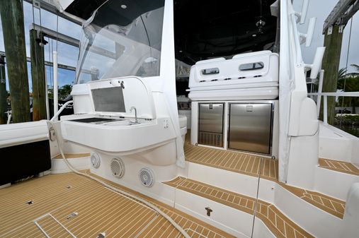 Intrepid 475 Sport Yacht image