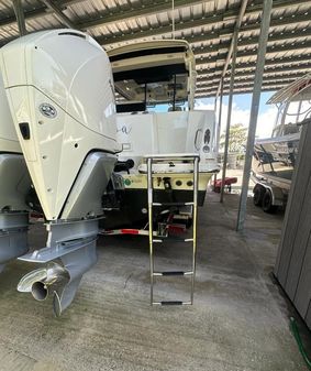 Boston-whaler 325-CONQUEST image