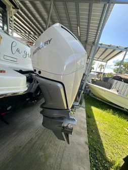 Boston-whaler 325-CONQUEST image