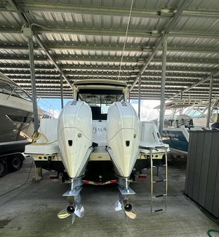 Boston-whaler 325-CONQUEST image