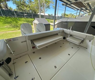 Boston-whaler 325-CONQUEST image