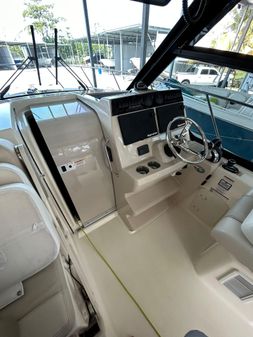 Boston-whaler 325-CONQUEST image