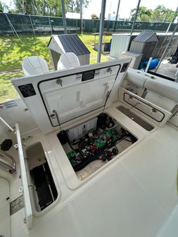 Boston-whaler 325-CONQUEST image