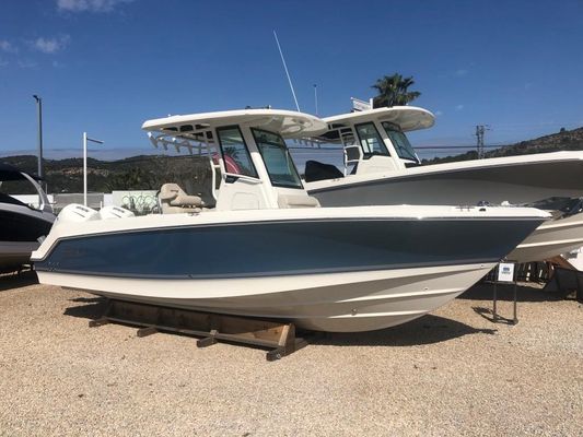 Boston Whaler 250 Outrage - main image