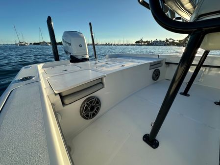 Contender 25 Bay image