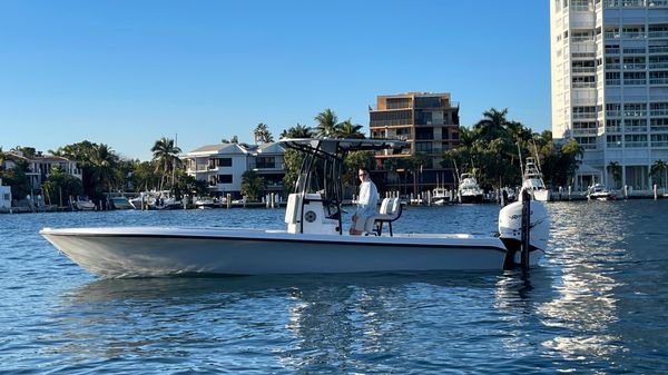 Contender 25 Bay