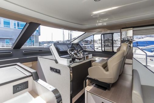 Azimut 60 Flybridge image