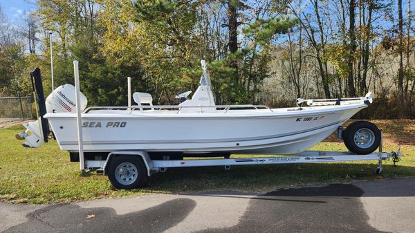 Sea Pro SV1900CC Bay Boat 