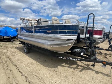 Sun-tracker BASS-BUGGY-18-DLX image