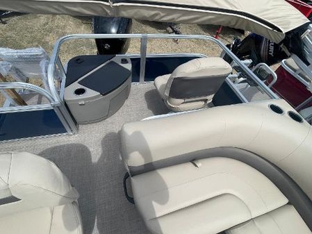Sun-tracker BASS-BUGGY-18-DLX image
