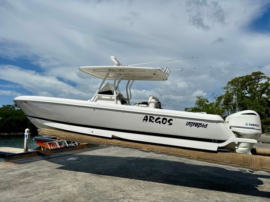 Intrepid 327 Center Console - main image