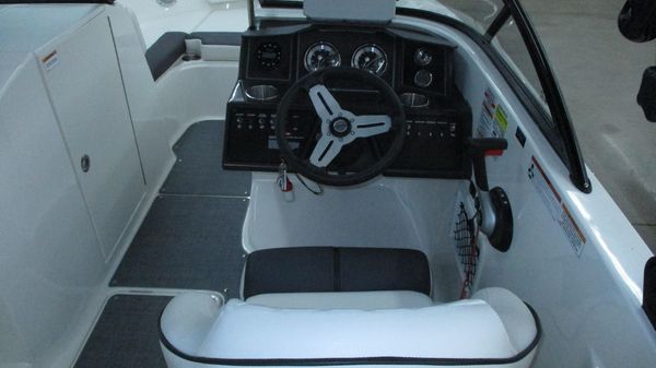 Bayliner VR6-BOWRIDER-I-O image