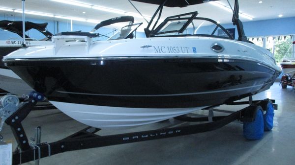 Bayliner VR6 Bowrider I/O 