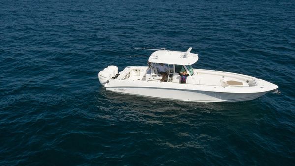Boston Whaler 350 Outrage