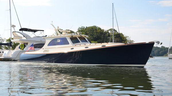 Hinckley Talaria 44 Motor Yacht 