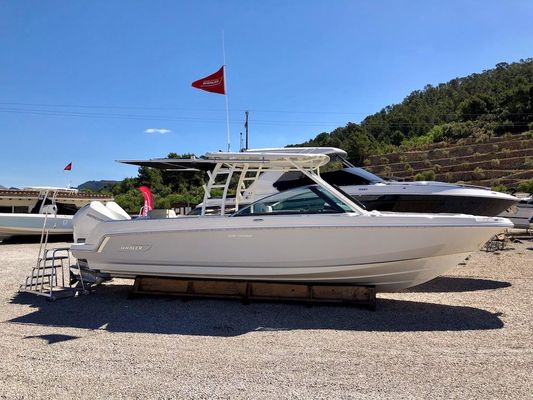 Boston Whaler 270 Vantage - main image