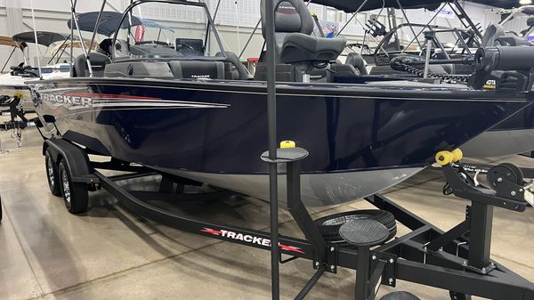 Tracker Targa V-19 Combo