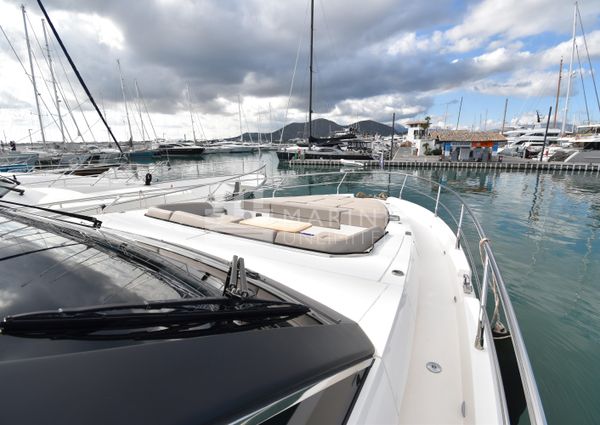 Fairline SQUADRON-68 image