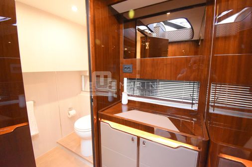 Fairline SQUADRON-68 image